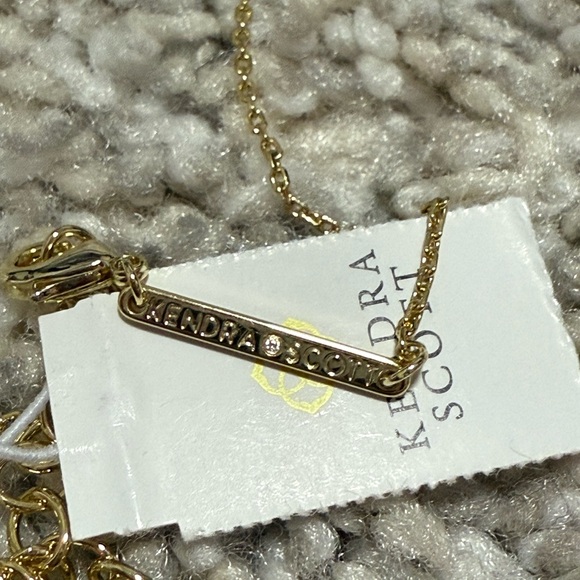 NWT Kendra Scott Baguette Elisa Pendant in Gold Red Mix - Picture 9 of 9